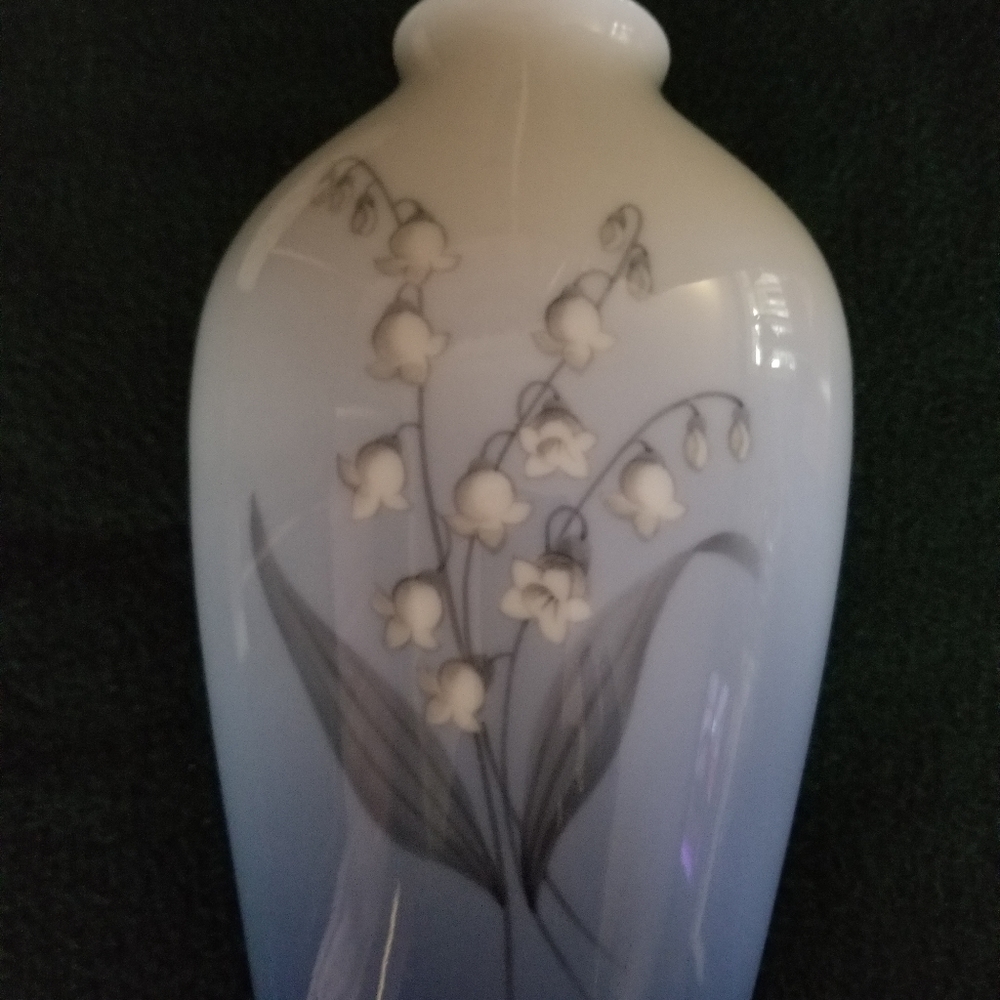 Beautiful Vase - Picture 4 of 7
